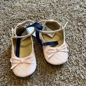 Janie and Jack NWT Baby Shoes quilted with Bow 12-18 months